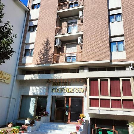 Hotel Napoleon Понтремоли Экстерьер фото