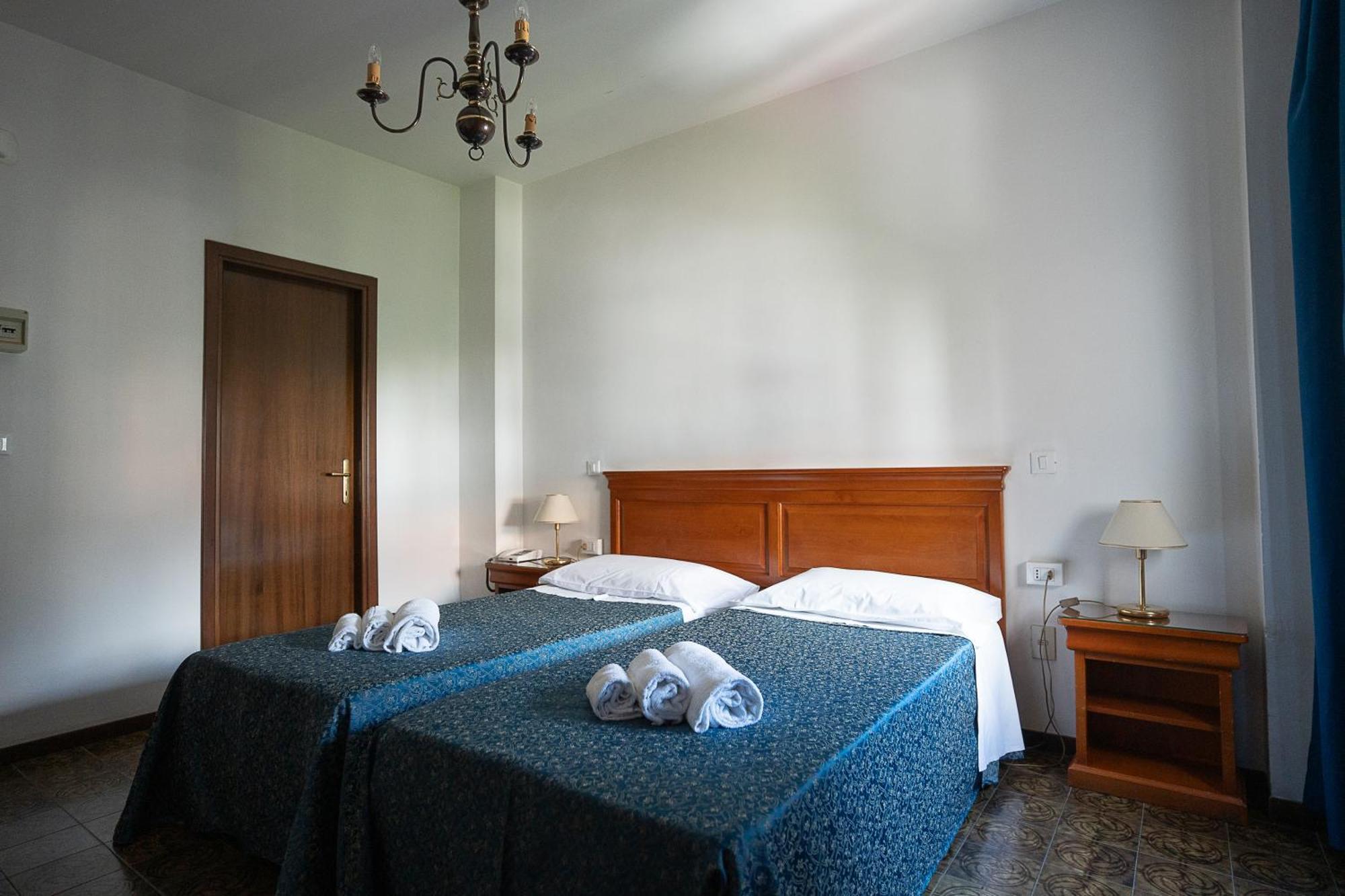 Hotel Napoleon Понтремоли Экстерьер фото