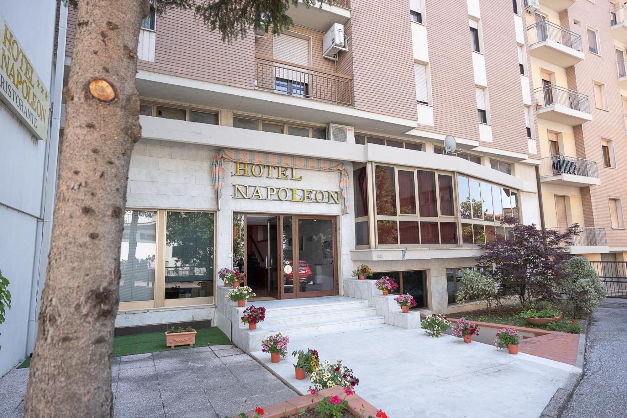 Hotel Napoleon Понтремоли Экстерьер фото