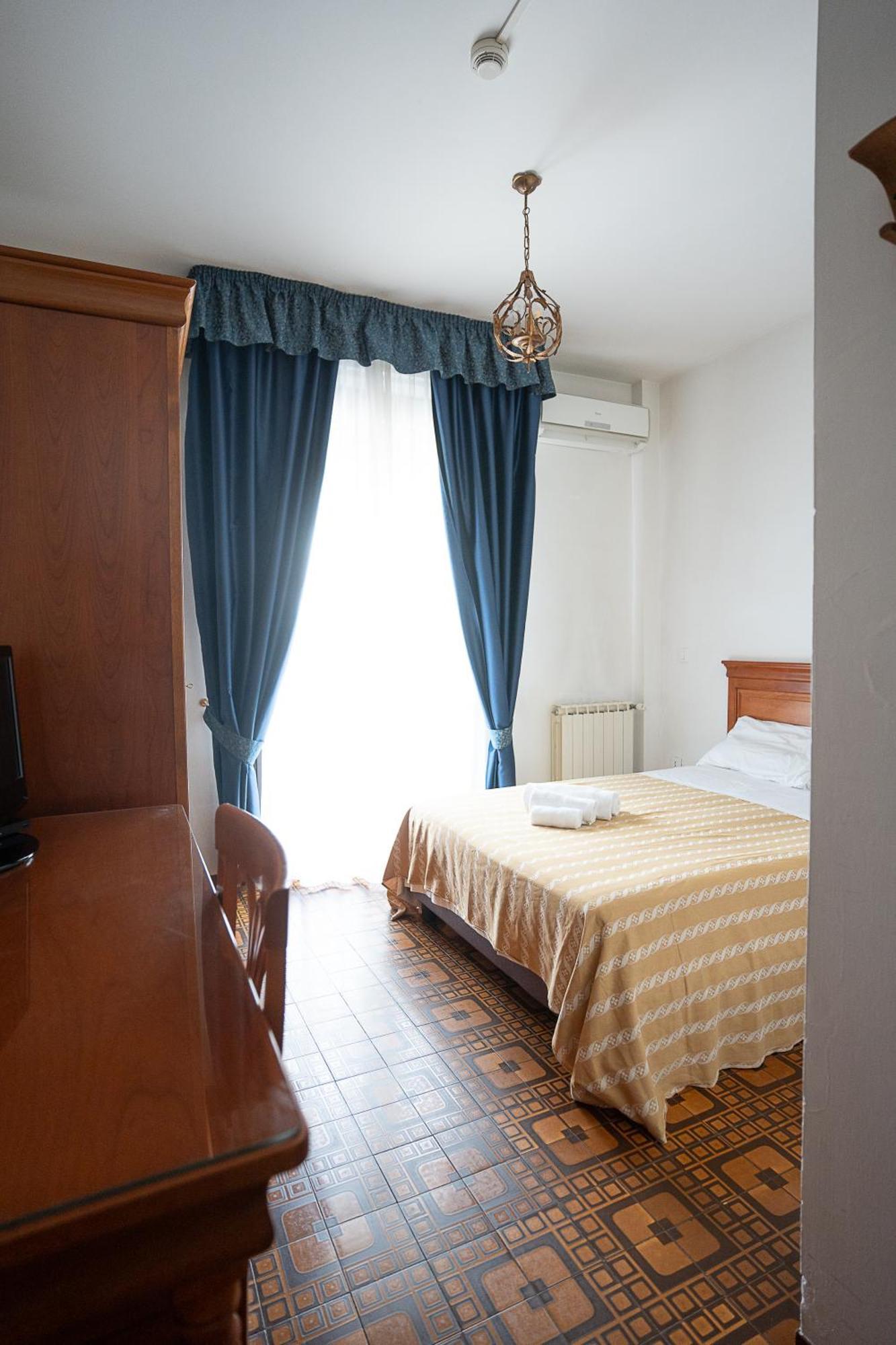 Hotel Napoleon Понтремоли Экстерьер фото